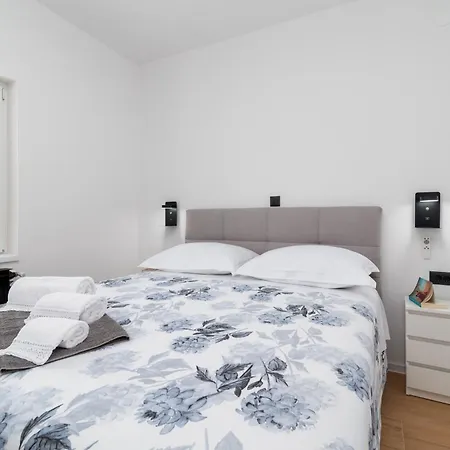 Gust Apartment *