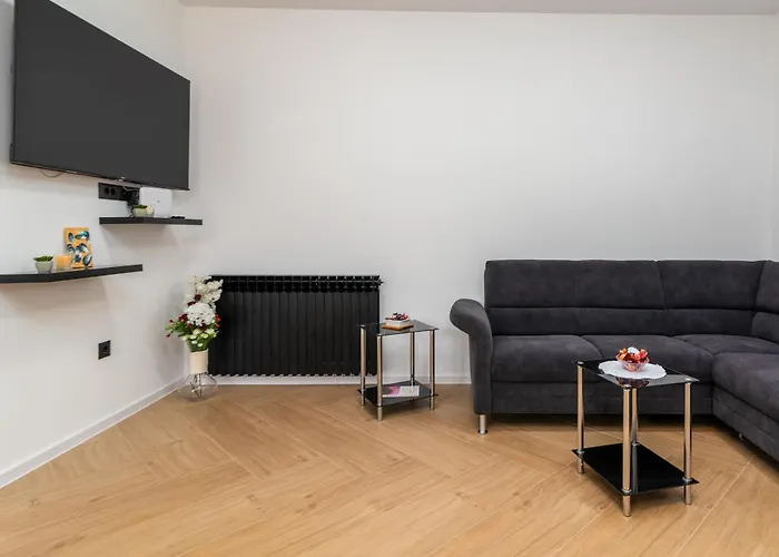 Gust Апартаменты *