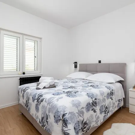 Gust Apartment *